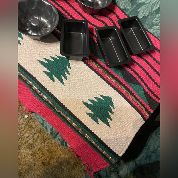 Mini cake pans! In great condition!!  6 total - Picture 2 of 4